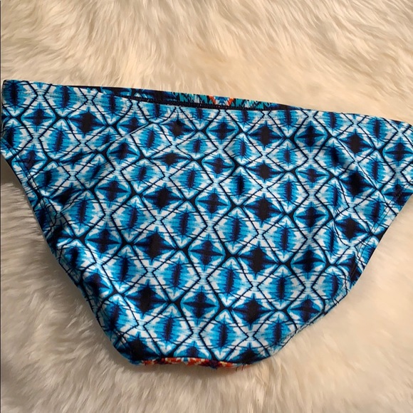 NWOT Kenneth Cole bikini bottoms and never worn. - Picture 2 of 3